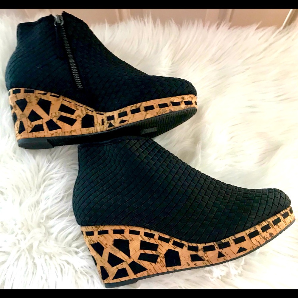 ZEE Alexis ankle zip side black Sz 40 / 9.5 cork with black mosaic overly